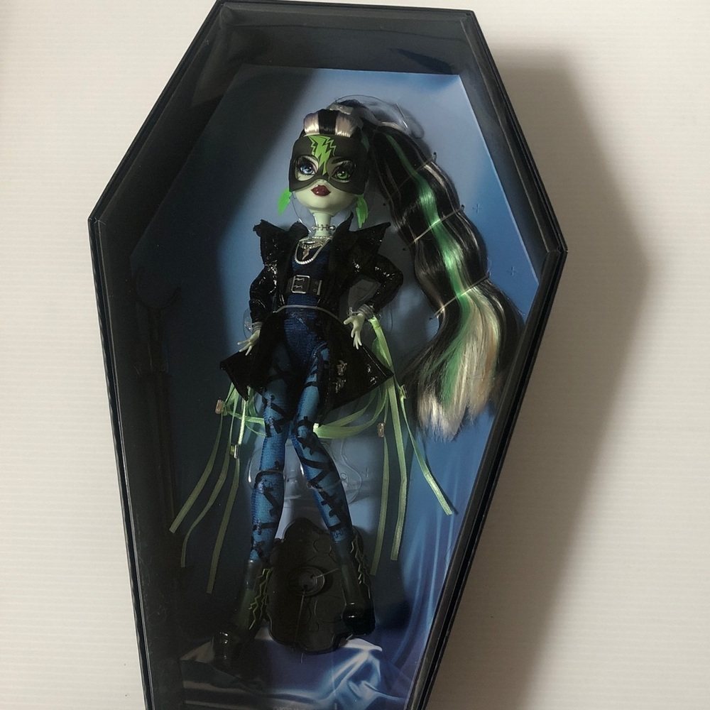 Monster High Midnight Runway Frankie doll Haunt Couture NIB